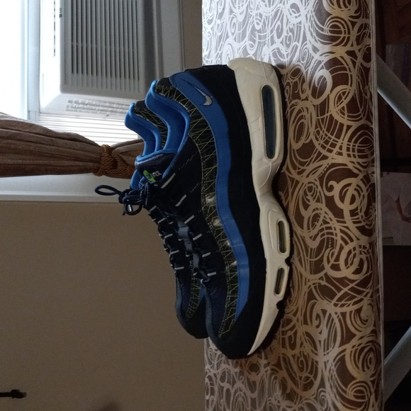 I'm selling my airmax 95 good condition used - Picture 6 of 11